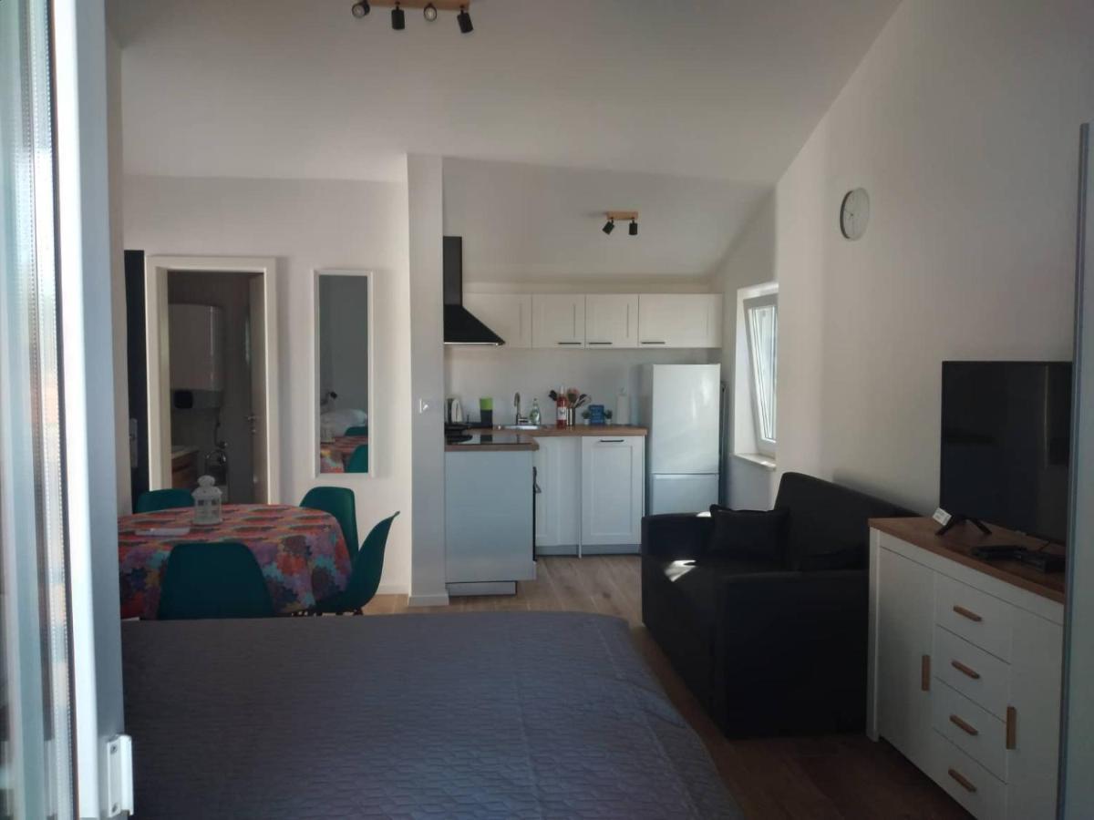 Apartmani Luni Premantura Εξωτερικό φωτογραφία
