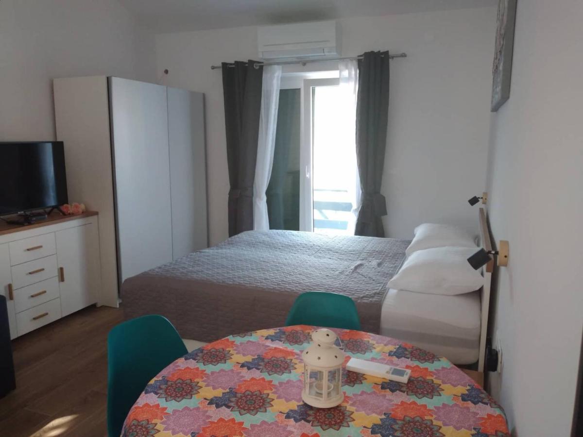 Apartmani Luni Premantura Εξωτερικό φωτογραφία